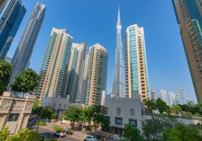 Luxurious 2-bedroom Apartment in Downtown with Burj Khalifa View